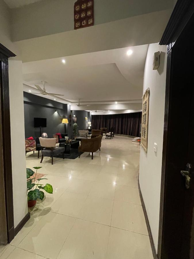 Freddy'S Luxury Family Apartments Исламабад Экстерьер фото